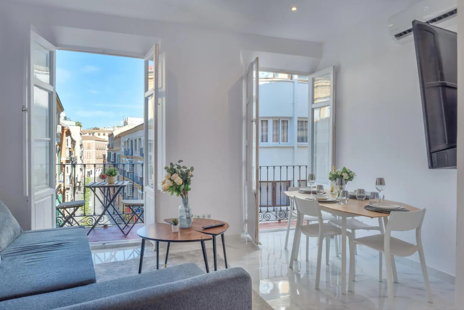 Atenea Deluxe Apartment location